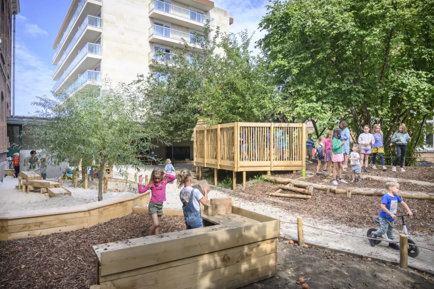 Natuurlijke speelplaatsen en schoolomgevingen