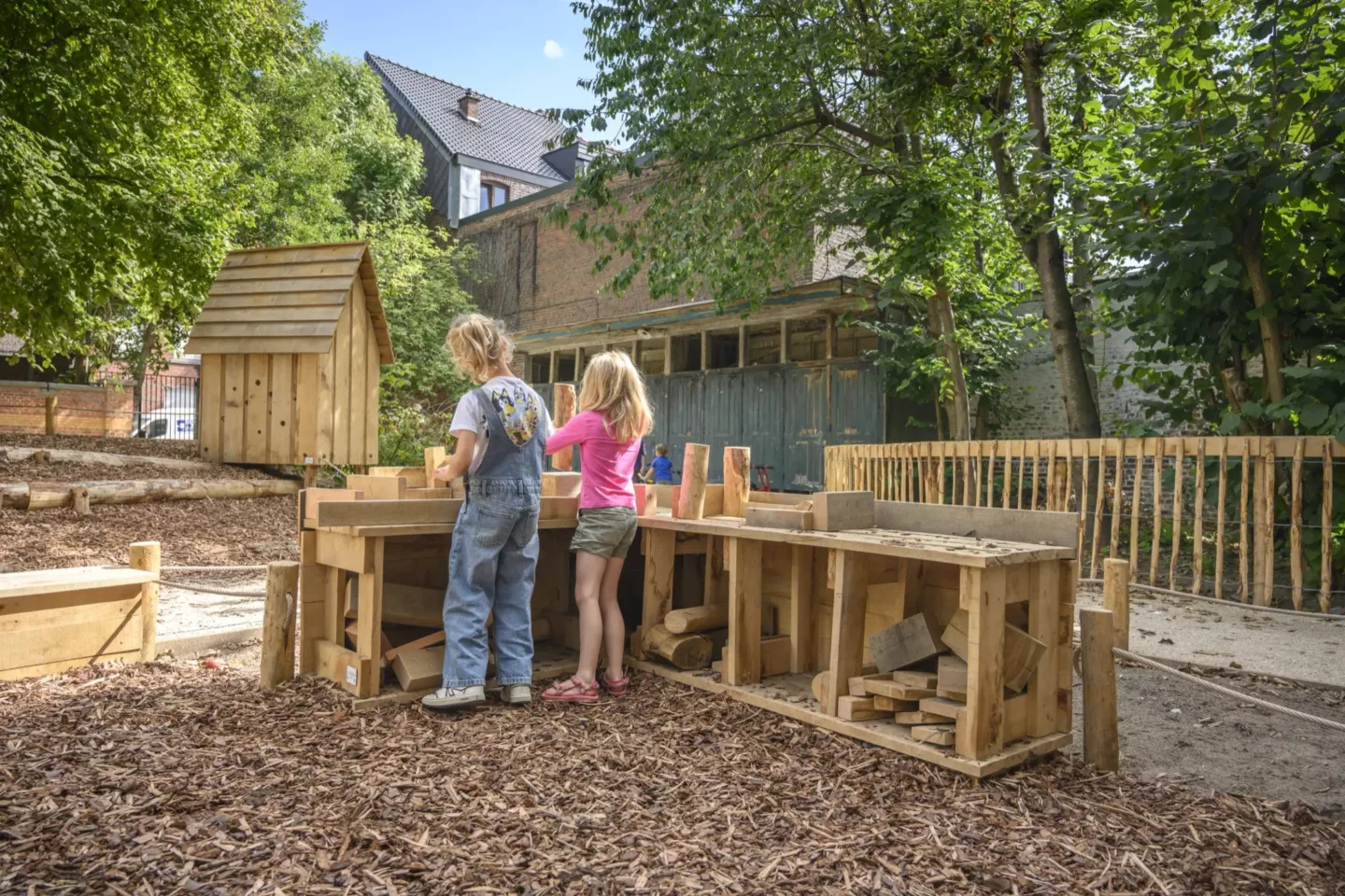Natuurlijke speelplaatsen en schoolomgevingen