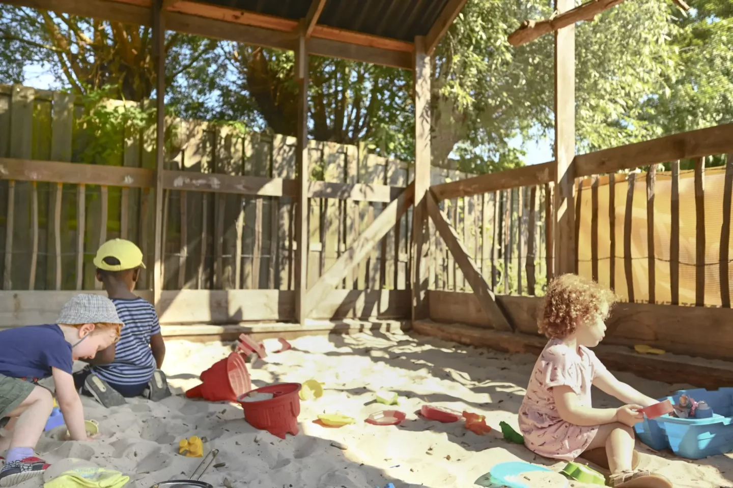 Natuurlijke speelplaatsen en schoolomgevingen