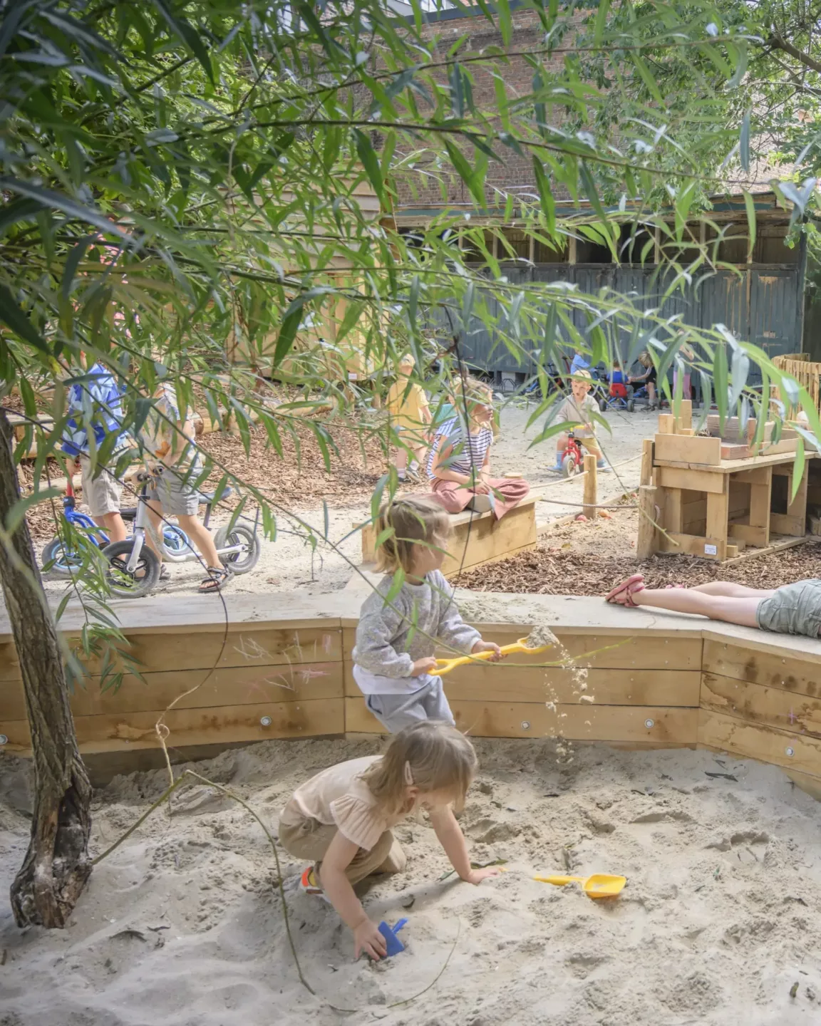 Natuurlijke speelplaatsen en schoolomgevingen